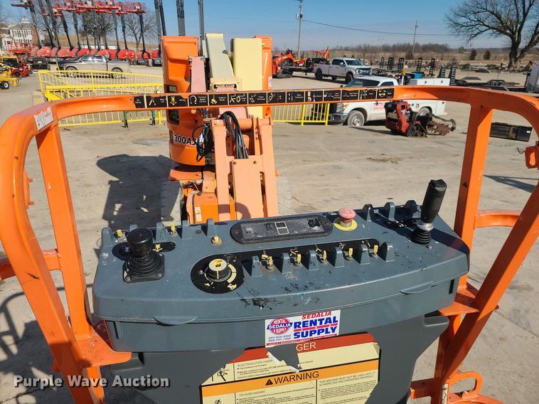 image for item MQ9600 2007 JLG E300AJP boom lift