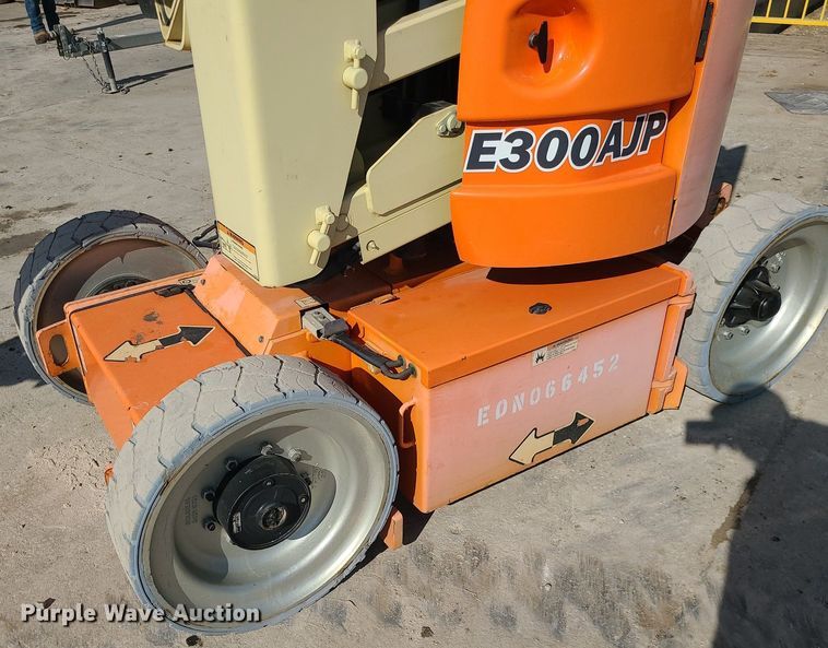 image for item MQ9600 2007 JLG E300AJP boom lift