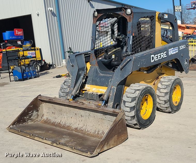 image for item MQ9601 2012 John Deere  326D skid steer loader