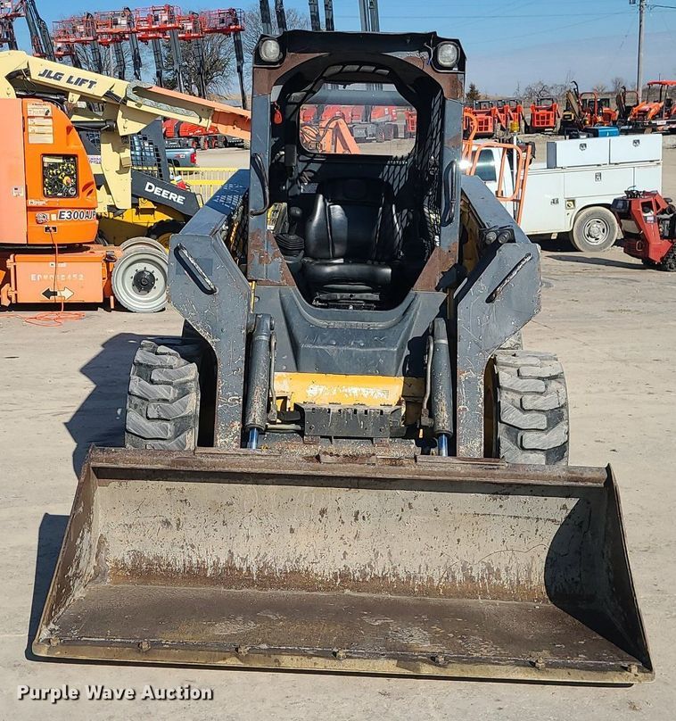 image for item MQ9601 2012 John Deere  326D skid steer loader