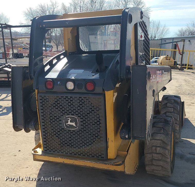 image for item MQ9601 2012 John Deere  326D skid steer loader