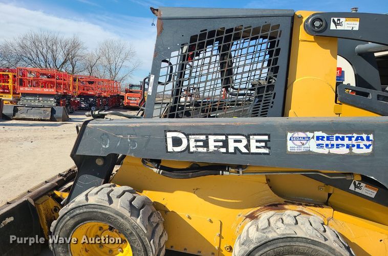 image for item MQ9601 2012 John Deere  326D skid steer loader