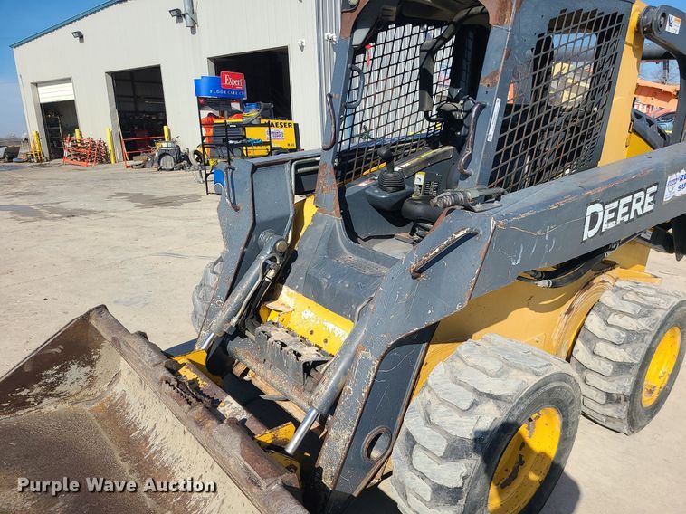 image for item MQ9601 2012 John Deere  326D skid steer loader