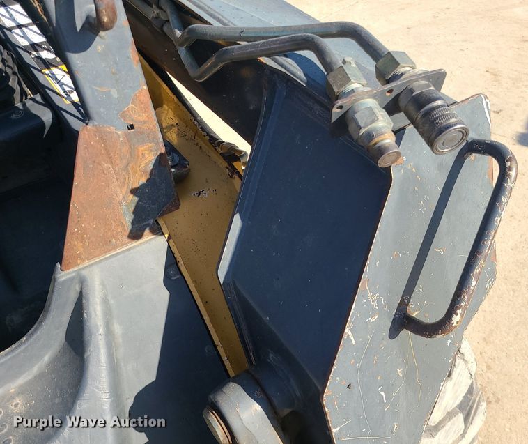 image for item MQ9601 2012 John Deere  326D skid steer loader