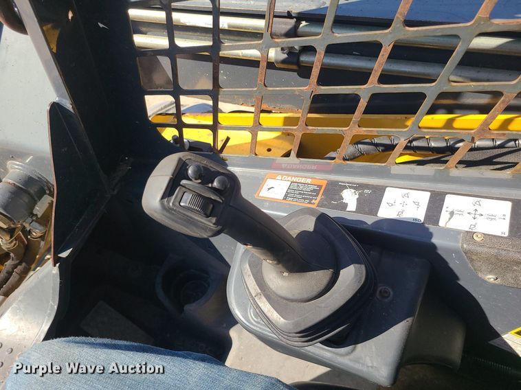 image for item MQ9601 2012 John Deere  326D skid steer loader