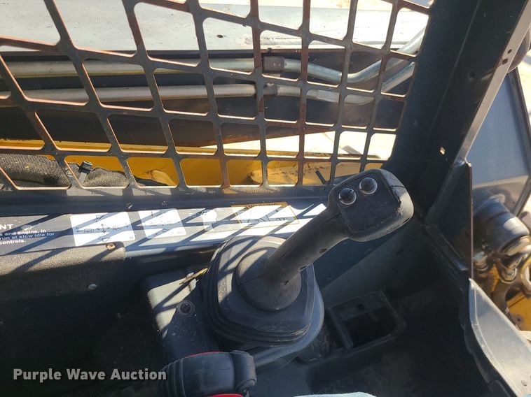 image for item MQ9601 2012 John Deere  326D skid steer loader