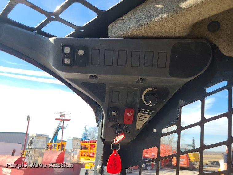 image for item MQ9601 2012 John Deere  326D skid steer loader