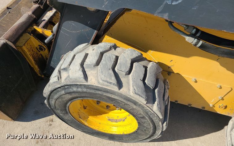 image for item MQ9601 2012 John Deere  326D skid steer loader