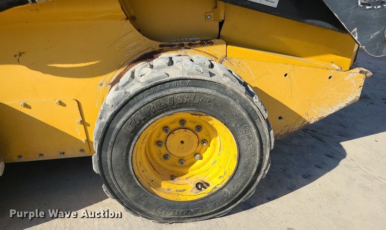 image for item MQ9601 2012 John Deere  326D skid steer loader