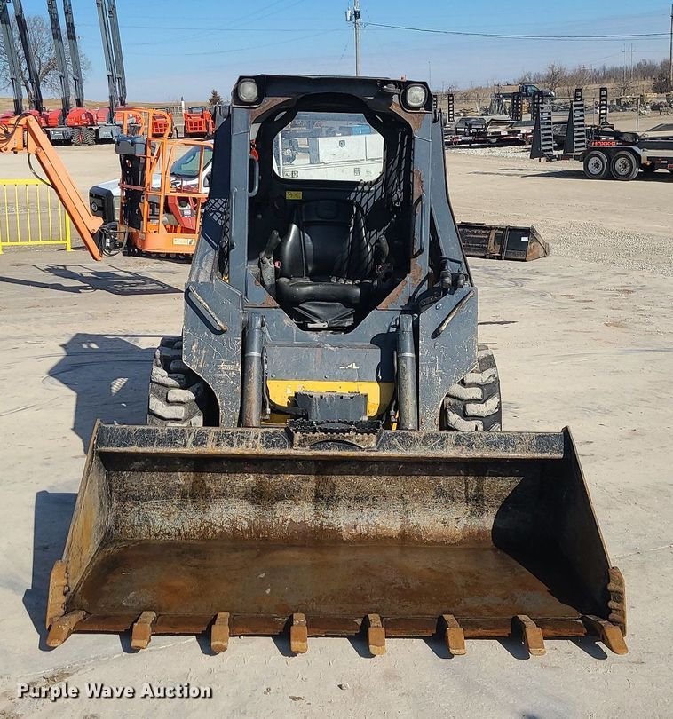 image for item MQ9602 2016 John Deere  318G skid steer loader