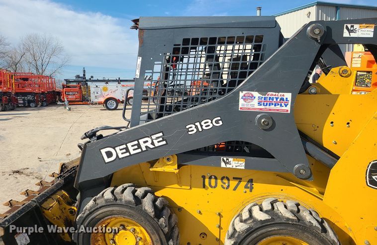 image for item MQ9602 2016 John Deere  318G skid steer loader