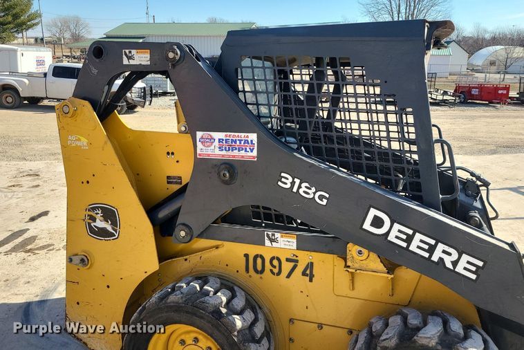 image for item MQ9602 2016 John Deere  318G skid steer loader