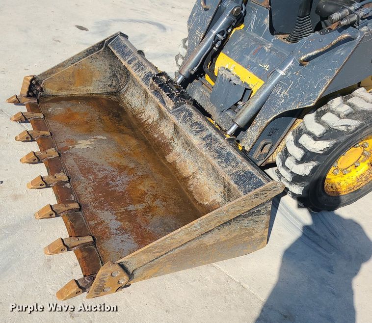 image for item MQ9602 2016 John Deere  318G skid steer loader