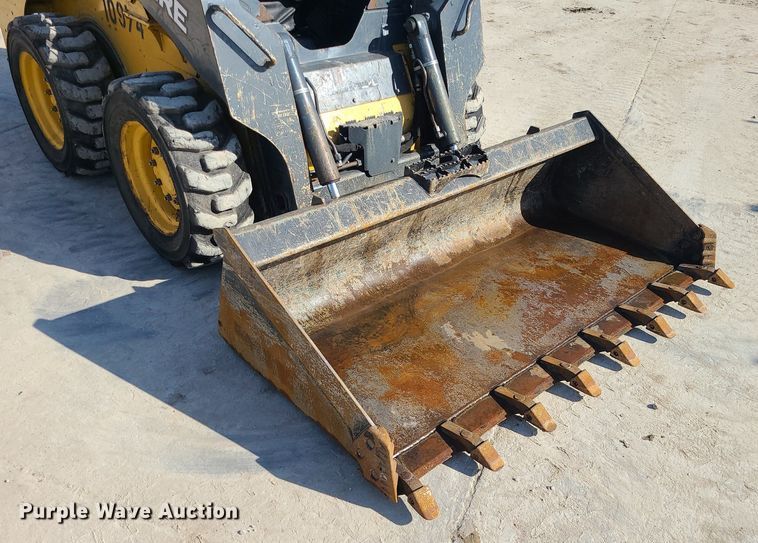image for item MQ9602 2016 John Deere  318G skid steer loader