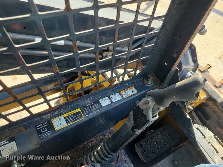 image for item MQ9602 2016 John Deere  318G skid steer loader