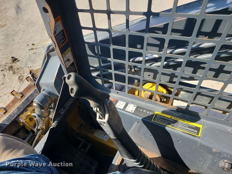 image for item MQ9602 2016 John Deere  318G skid steer loader