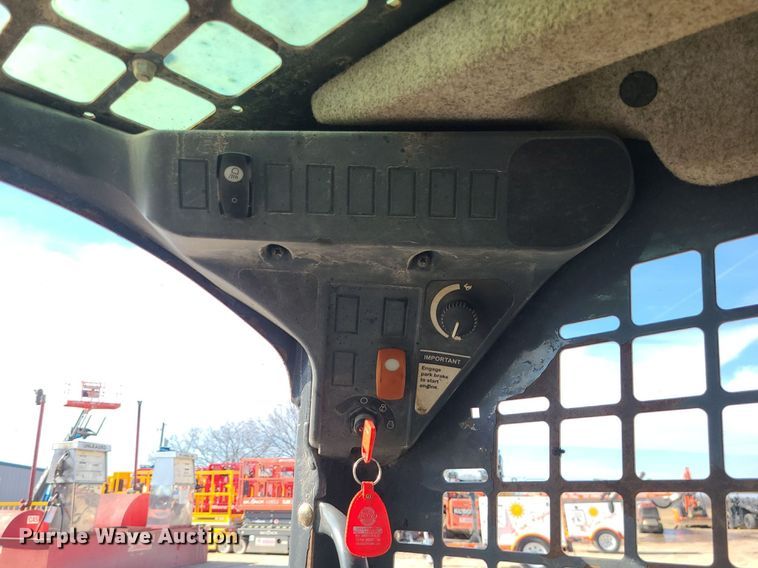 image for item MQ9602 2016 John Deere  318G skid steer loader