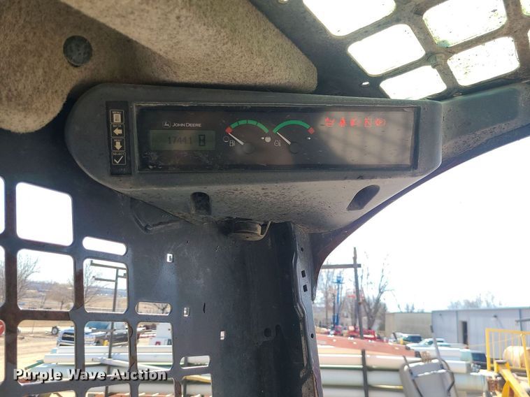 image for item MQ9602 2016 John Deere  318G skid steer loader