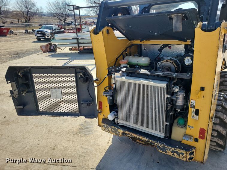 image for item MQ9602 2016 John Deere  318G skid steer loader