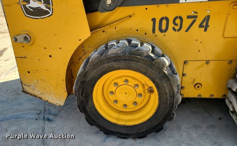 image for item MQ9602 2016 John Deere  318G skid steer loader