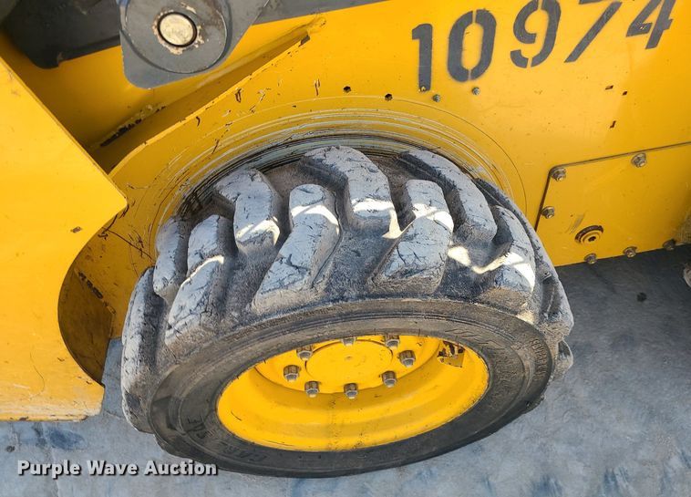 image for item MQ9602 2016 John Deere  318G skid steer loader