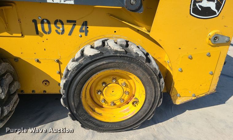 image for item MQ9602 2016 John Deere  318G skid steer loader