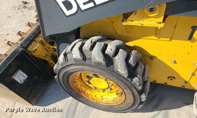 image for item MQ9602 2016 John Deere  318G skid steer loader