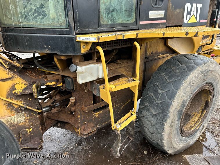 image for item NE9749 2003 Caterpillar 924G wheel loader