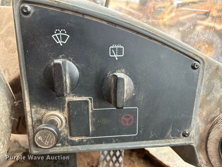 image for item NE9749 2003 Caterpillar 924G wheel loader