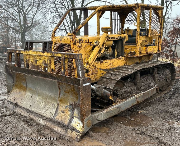 image for item NE9752 1965 Caterpillar D6C dozer