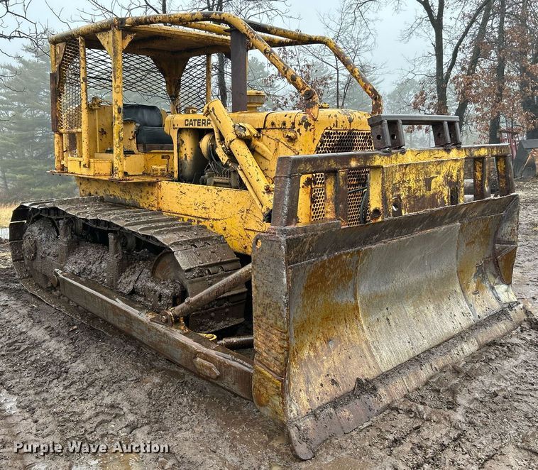 image for item NE9752 1965 Caterpillar D6C dozer