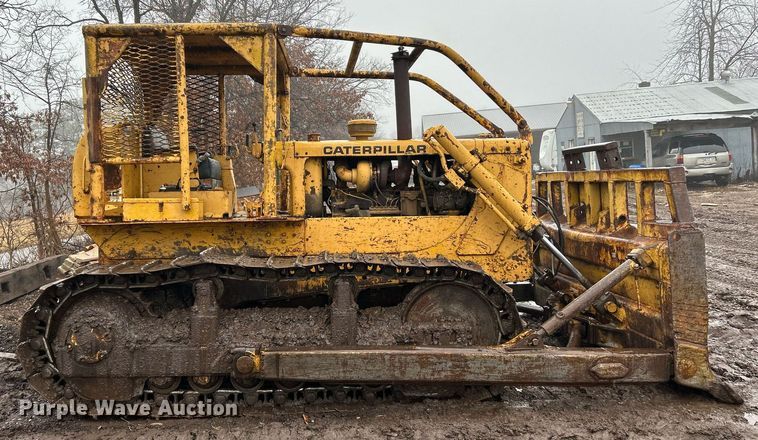 image for item NE9752 1965 Caterpillar D6C dozer