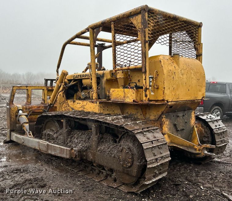 image for item NE9752 1965 Caterpillar D6C dozer