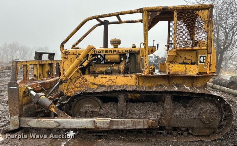 image for item NE9752 1965 Caterpillar D6C dozer