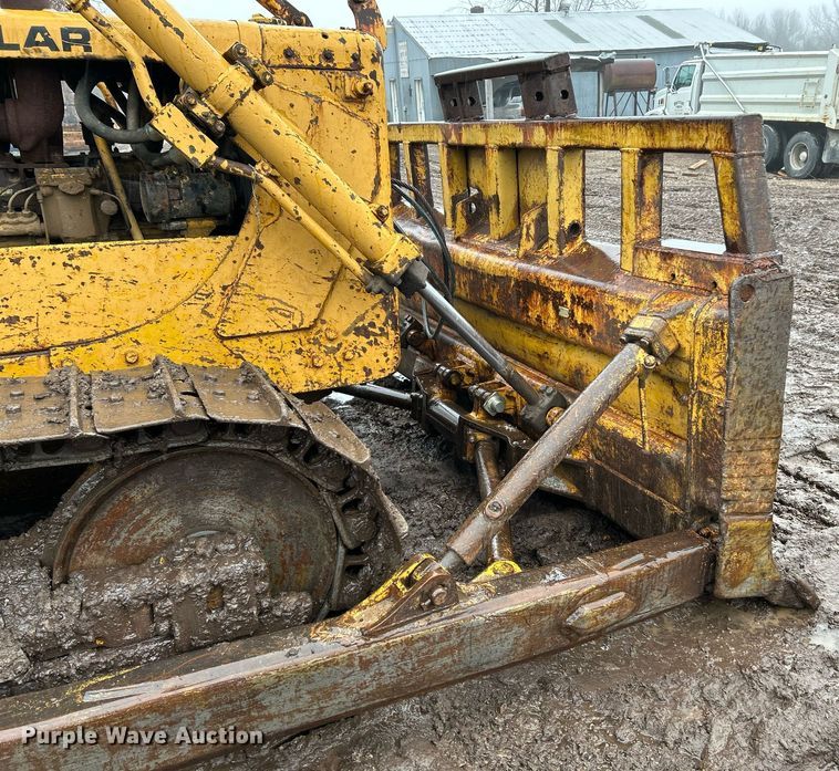 image for item NE9752 1965 Caterpillar D6C dozer