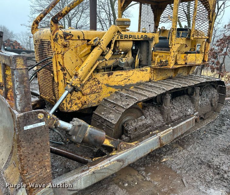 image for item NE9752 1965 Caterpillar D6C dozer