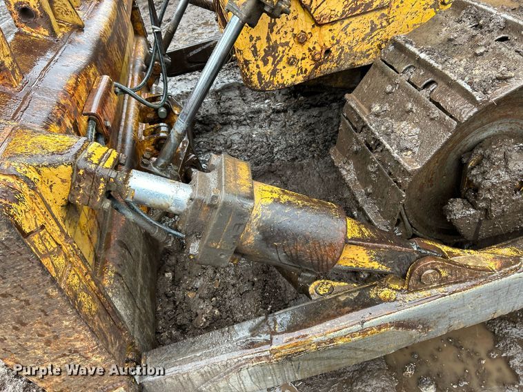 image for item NE9752 1965 Caterpillar D6C dozer