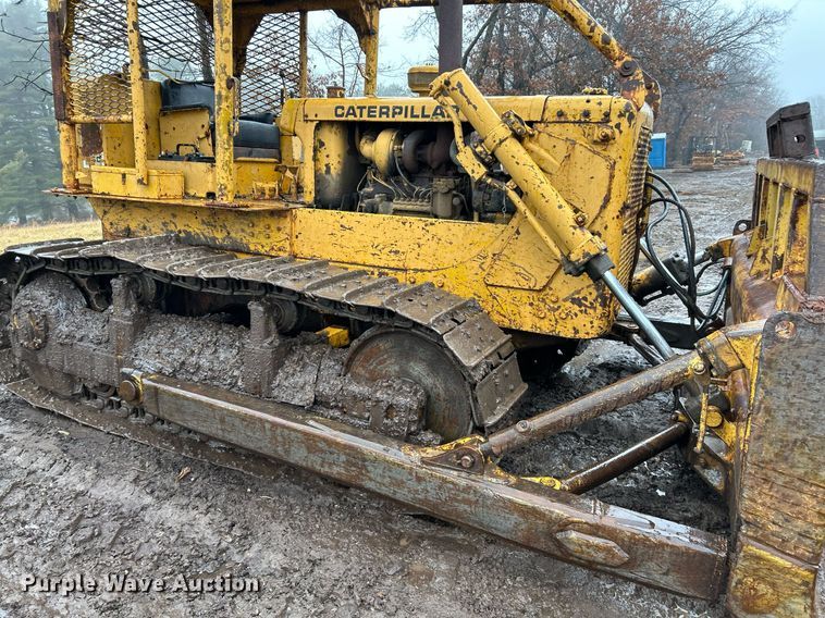 image for item NE9752 1965 Caterpillar D6C dozer