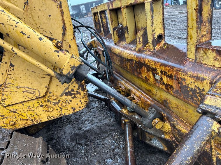 image for item NE9752 1965 Caterpillar D6C dozer