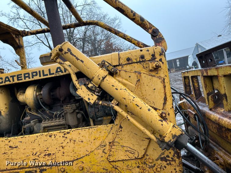 image for item NE9752 1965 Caterpillar D6C dozer