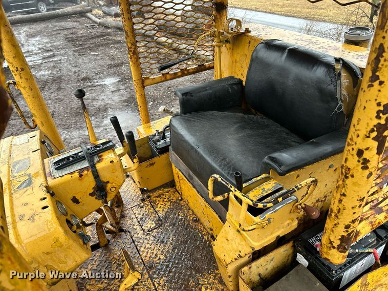 image for item NE9752 1965 Caterpillar D6C dozer