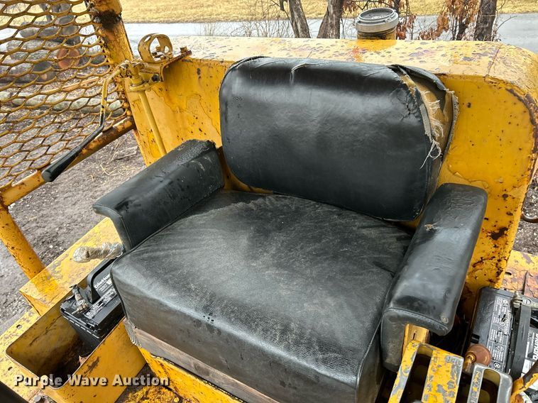 image for item NE9752 1965 Caterpillar D6C dozer