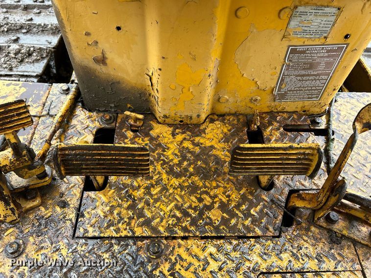 image for item NE9752 1965 Caterpillar D6C dozer