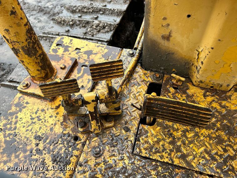 image for item NE9752 1965 Caterpillar D6C dozer