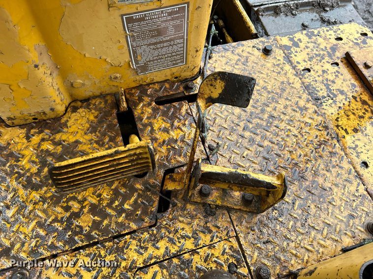 image for item NE9752 1965 Caterpillar D6C dozer