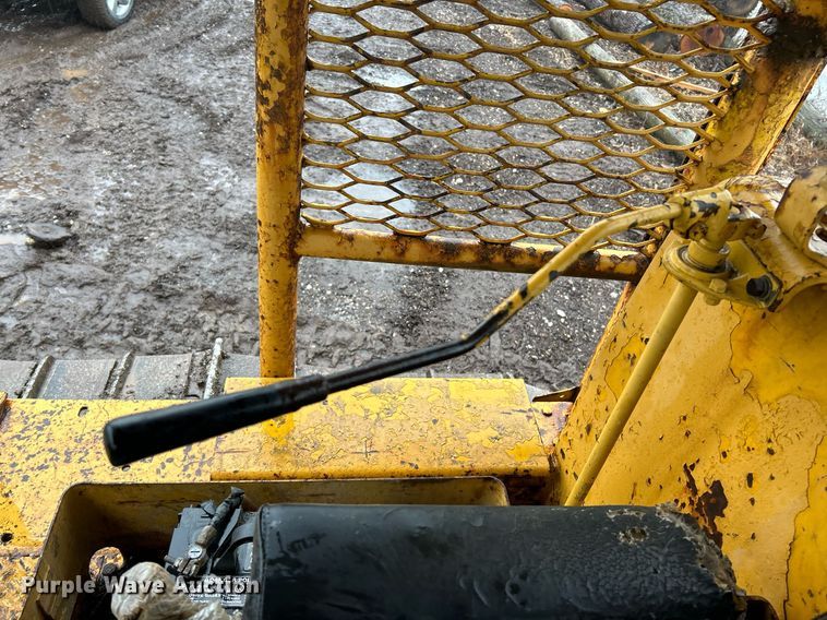 image for item NE9752 1965 Caterpillar D6C dozer