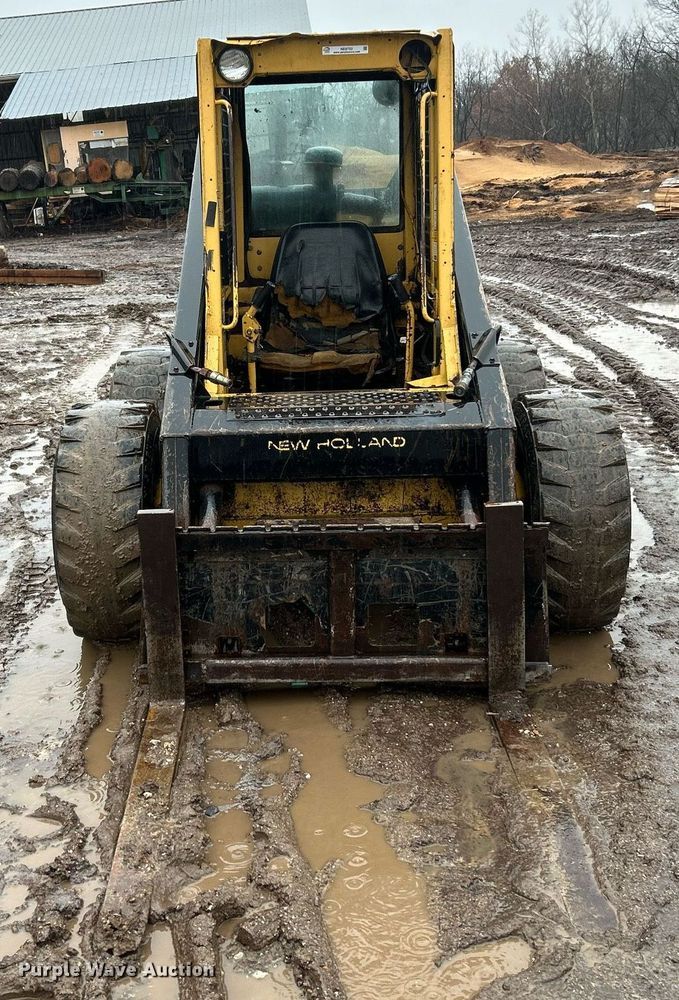 image for item NE9753 1993 New Holland L783 skid steer loader