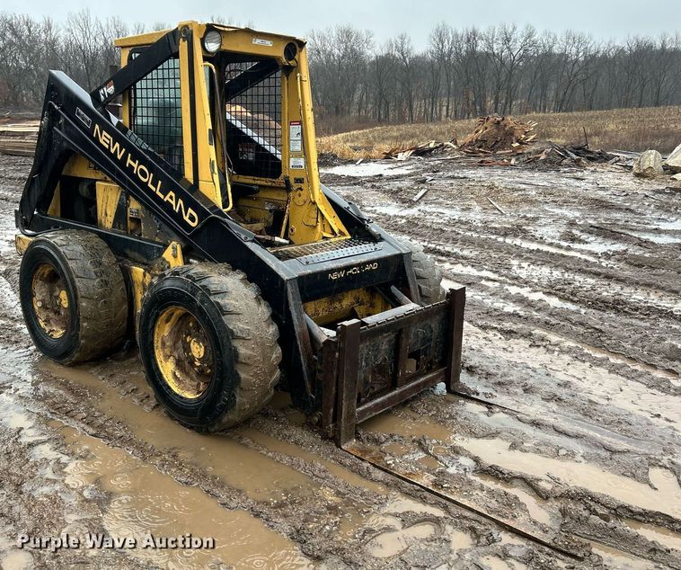 image for item NE9753 1993 New Holland L783 skid steer loader
