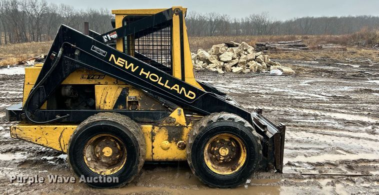 image for item NE9753 1993 New Holland L783 skid steer loader