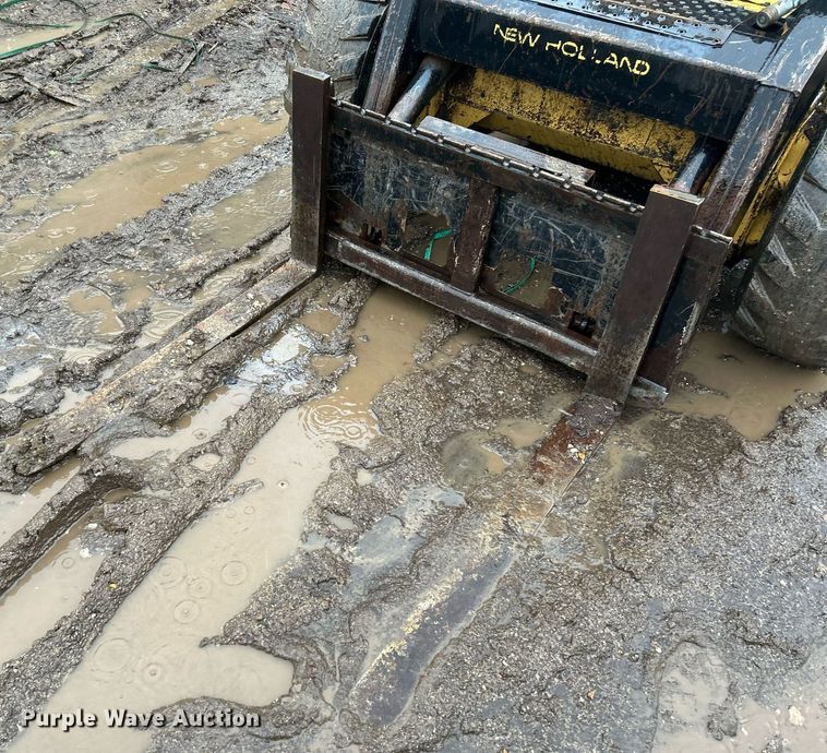 image for item NE9753 1993 New Holland L783 skid steer loader